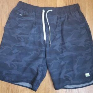 Vuori black camo 9" shorts